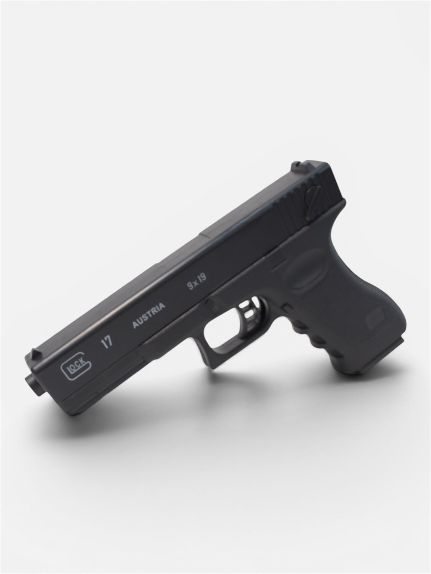 Pistola Negro Y Dorado